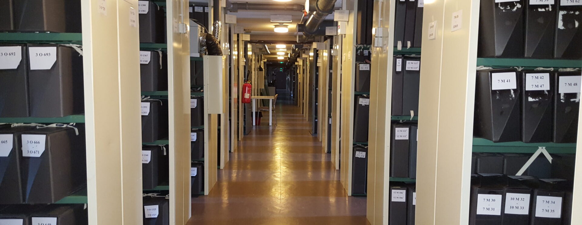 Photographie d'un magasin d'archives