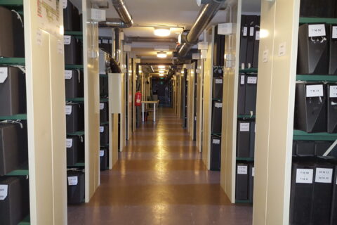 Photographie d'un magasin d'archives