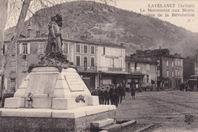 Carte postale du monument aux morts de Lavelanet. - Agrandir l'image 3 sur 3, fenêtre modale
