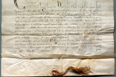 Recto de la bulle du pape Clément V portant confirmation d’un accord entre le comte de Foix, l’évêque et le chapitre de Pamiers au sujet du paréage de Pamiers - Agrandir l'image 9 sur 10, fenêtre modale