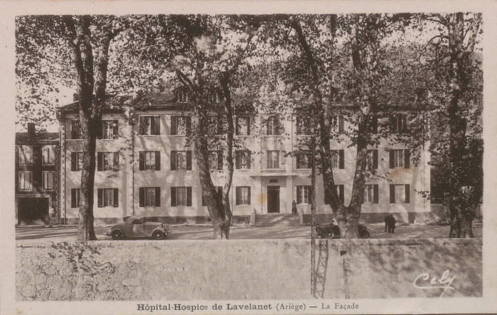 Façade de l'hôpital de Lavelanet - Agrandir l'image, fenêtre modale
