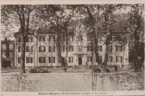 Façade de l'hôpital de Lavelanet